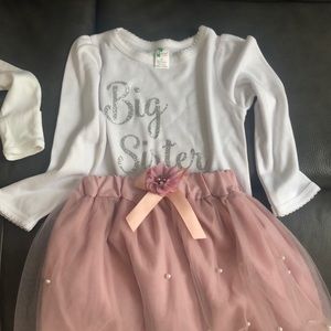 “Big sister” top with ruffled skirt